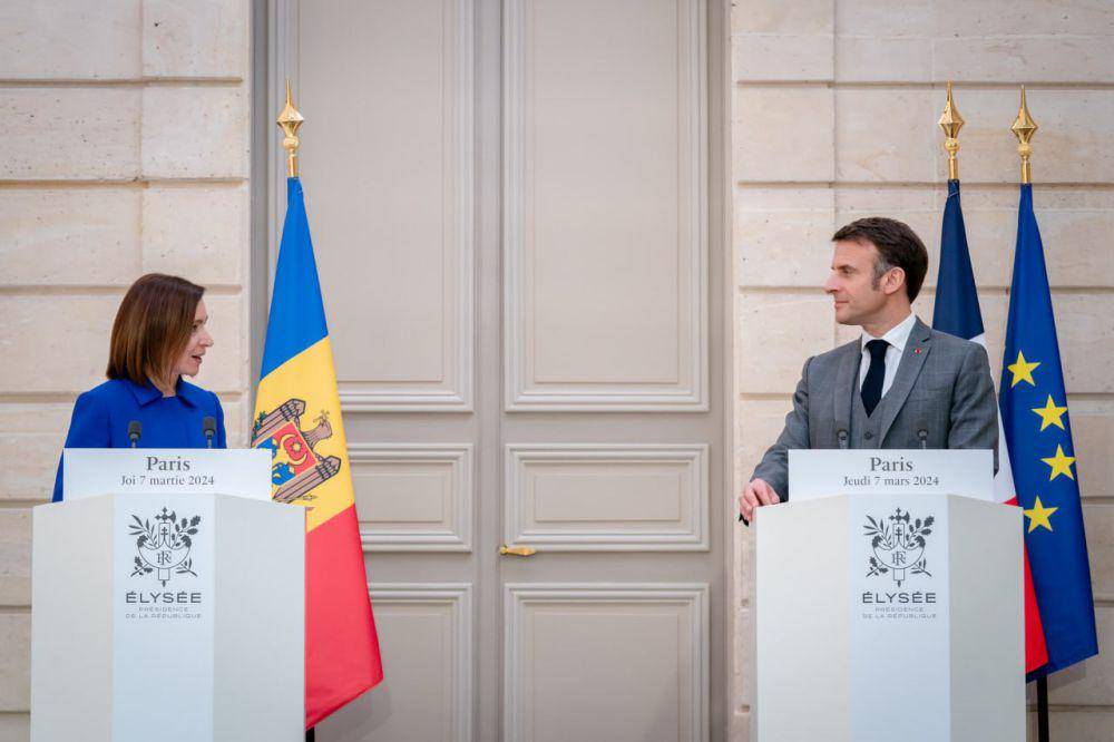 Presiden Moldova, Maia Sandu (kiri) dan Presiden Prancis, Emmanuel Macron (kanan) saat bertemu di Paris, Kamis (7/3/2024). (twitter.com/EmmanuelMacron)
