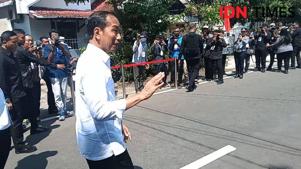 Presiden RI Jokowi bersama menteri PUPR, Menhan, PJ Gubernur Jatim, PJ Bupati Madiun resmikan jalan Inpres di Dungus - Kare Madiun. IDN Times/ Riyanto.