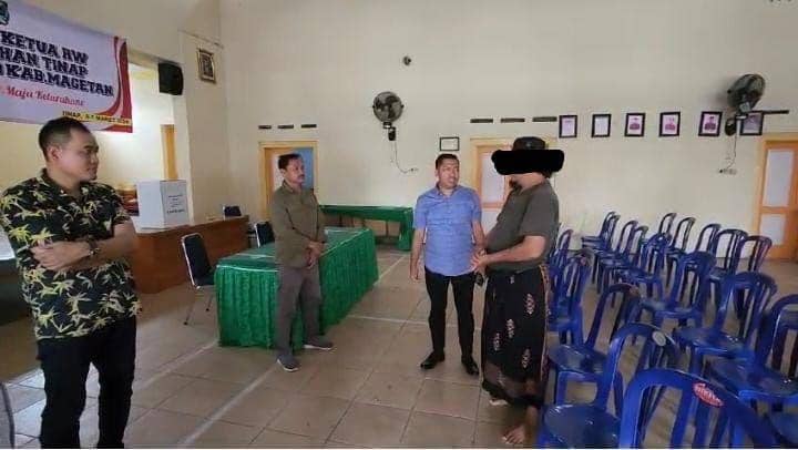 Terpidana kasus korupsi, Alex Jayadi saat ditangkap dari sebuah rumah kontrakan di daerah Maospati, Magetan oleh tim gabungan. IDN Times/ Humas Kejari Magetan.