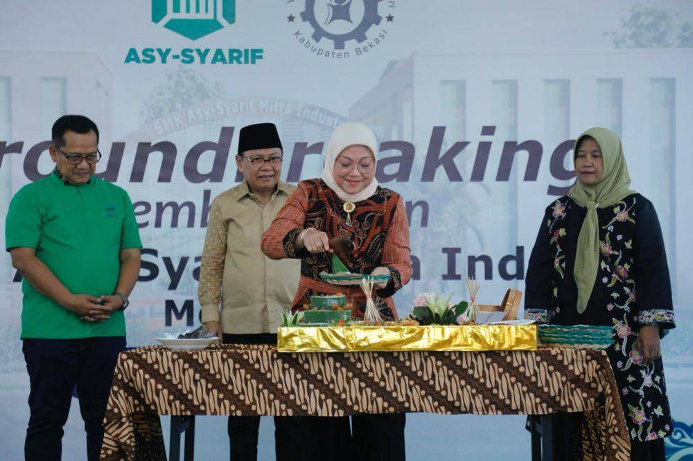 Groundbreaking Pembangunan SMK Asy-Syarif Mitra Industri, di Mojokerto, Jawa Timur, Jumat (8/3/2024). (Dok. Kemnaker)