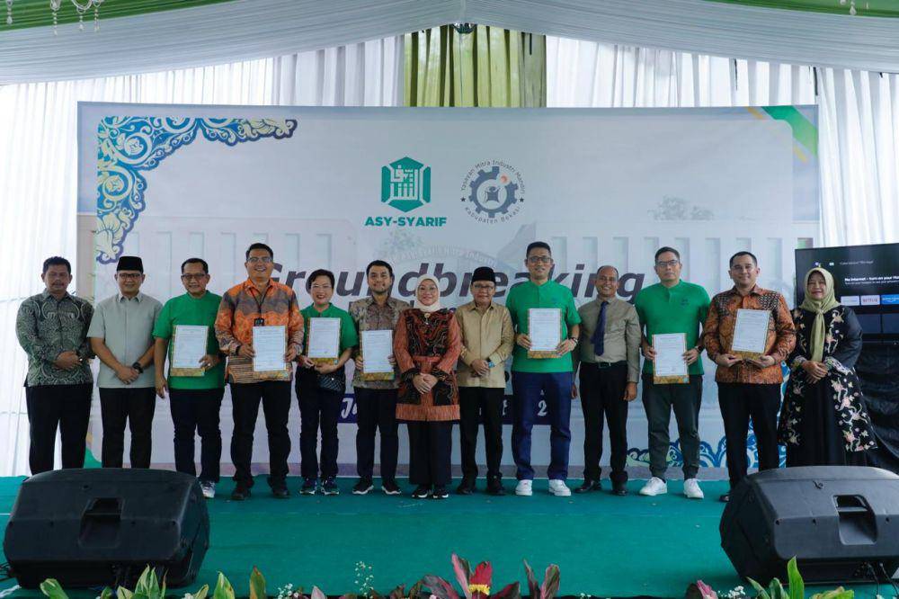 Groundbreaking Pembangunan SMK Asy-Syarif Mitra Industri, di Mojokerto, Jawa Timur, Jumat (8/3/2024). (Dok. Kemnaker)