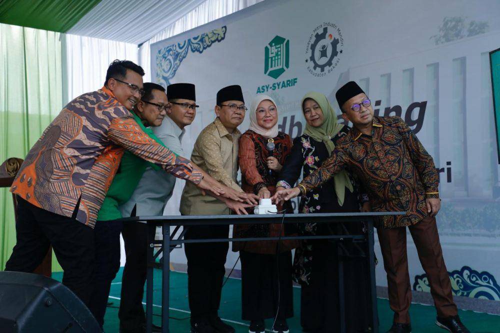 Groundbreaking Pembangunan SMK Asy-Syarif Mitra Industri, di Mojokerto, Jawa Timur, Jumat (8/3/2024). (Dok. Kemnaker)