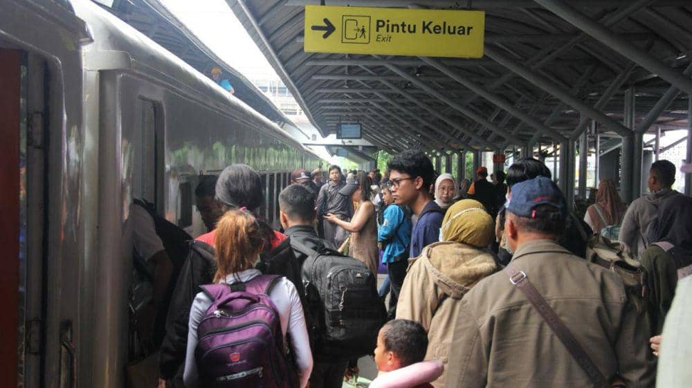 25.869 Orang Mulai Mudik Naik Kereta dari Daop 8 Surabaya