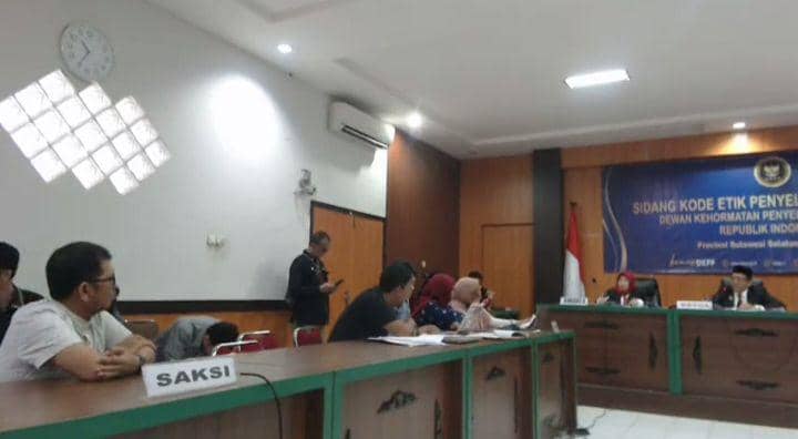 DKPP menggelar sidang pelanggaran kode etik terhadap Komisioner KPU Pangkep di kantor Bawaslu Sulsel, Jumat (8/3/2024). (Screenshoot)