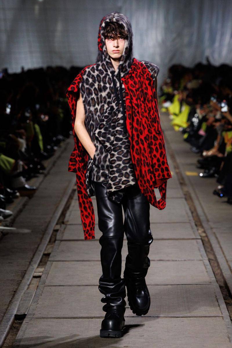 Alexander McQueen A/W '24 di Paris Fashion Week 2024 (dok. Alexander McQueen)