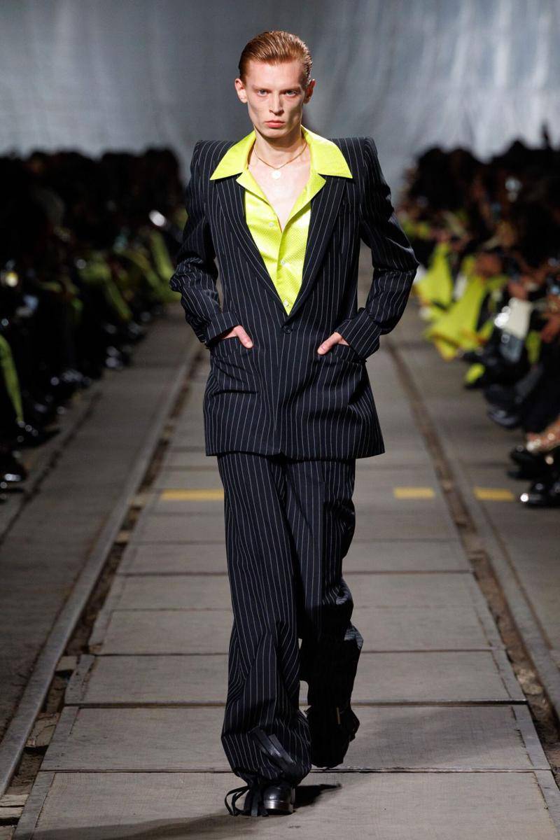 Alexander McQueen A/W '24 di Paris Fashion Week 2024 (dok. Alexander McQueen)