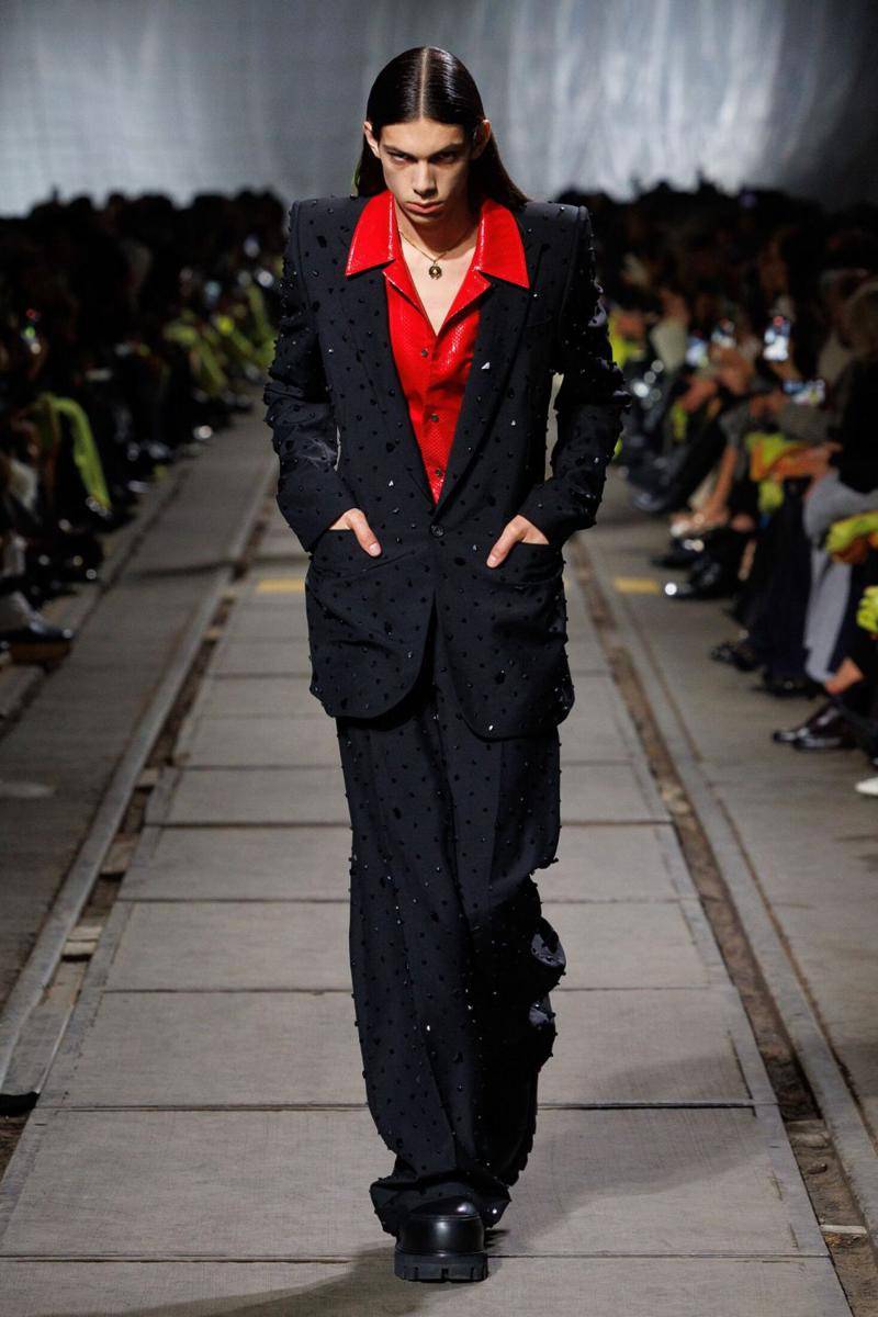 Alexander McQueen A/W '24 di Paris Fashion Week 2024 (dok. Alexander McQueen)