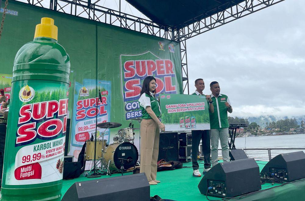 Supersol Ajak Masyarakat Gotong Royong Membersihkan Danau Toba