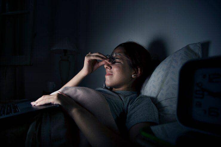 tidur terlalu malam (freepik.com/freepik)