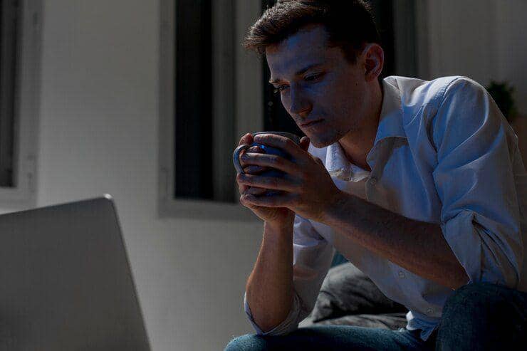 gambaran minum sebelum tidur (freepik.com/freepik)