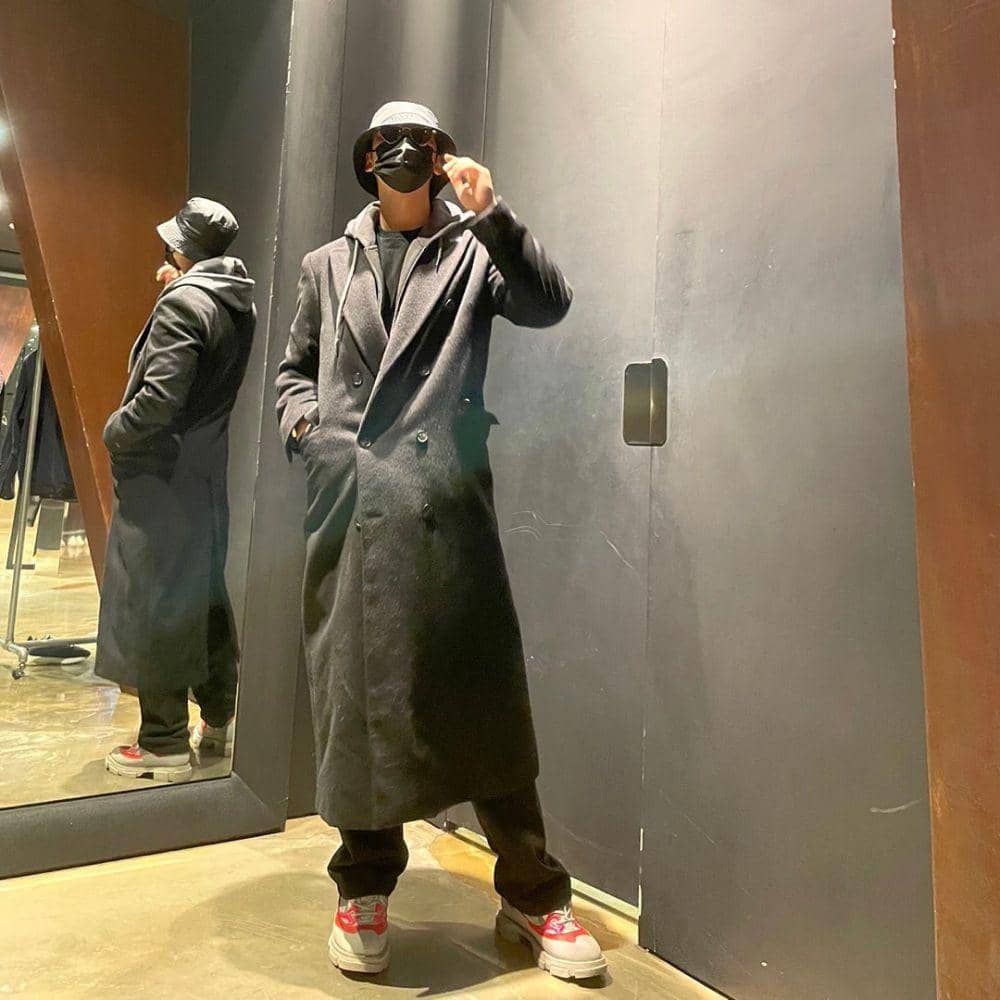 outfit serba hitam ala Mingyu SEVENTEEN (instagram.com/min9yu_k)