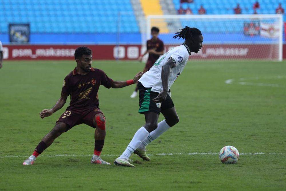 Salah satu momen pertandingan pekan ke-28 BRI Liga 1 2023/24 antara PSM Makassar versus PSS Sleman yang berlangsung di Stadion Batakan Balikpapan, Jumat 8 Maret 2024. (Dok. Ofisial PSM Makassar/Agung Dewantara)