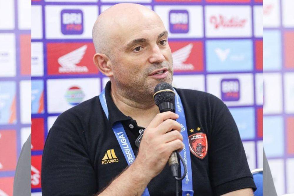 Pelatih kepala PSM Makassar, Bernardo Tavares, dalam sesi jumpa pers selepas pertandingan pekan ke-28 BRI Liga 1 2023/24 melawan PSS Sleman pada 8 Maret 2024. (Instagram.com/psm_makassar)