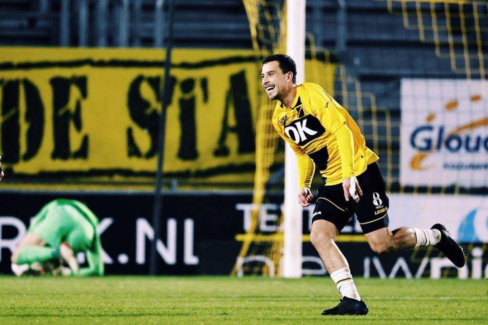 Thom Haye saat memperkuat NAC Breda dalam sebuah pertandingan Eerste Divisie musim 2021/22. (Instagram.com/thomhaye)