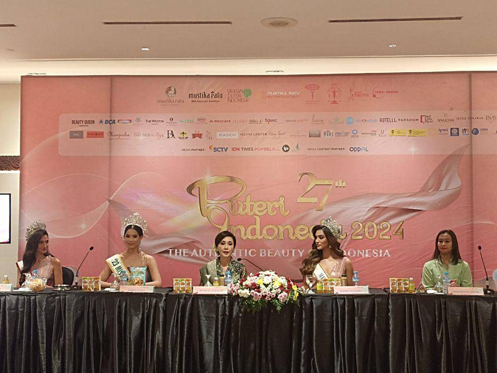 Press Conference Malam Grand Final Puteri Indonesia 2024 di Summit Room Jakarta Convention Center. 8 Maret 2024. (IDN Times/M. Tarmizi Murdianto)