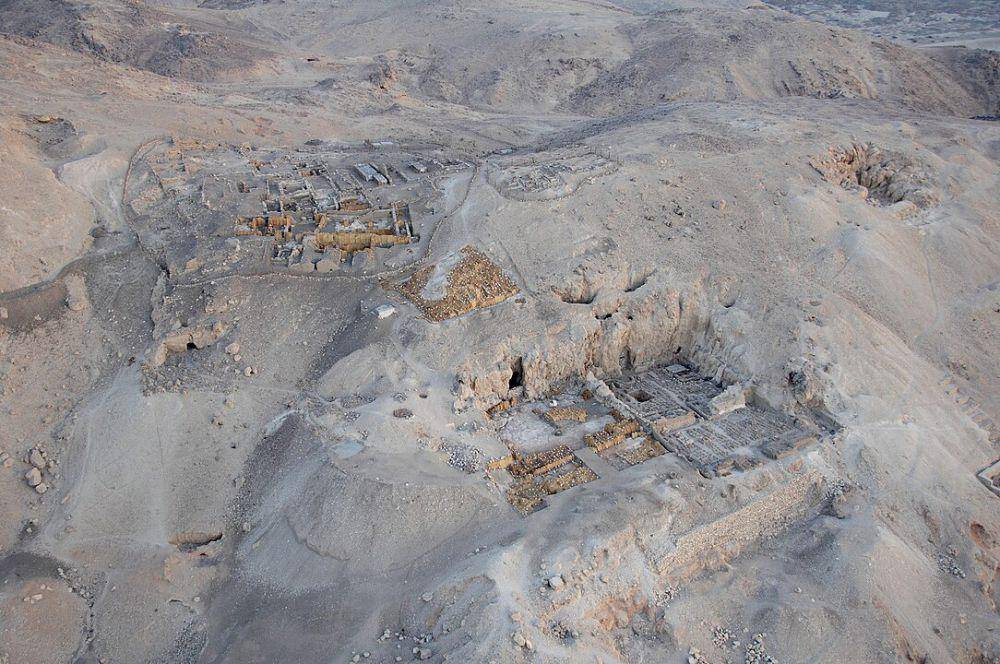 ilustrasi Lembah Para Raja di Mesir tempat Hatshepsut dikuburkan bersama ayahnya (Wikimedia Commons/Wouter Hagens)