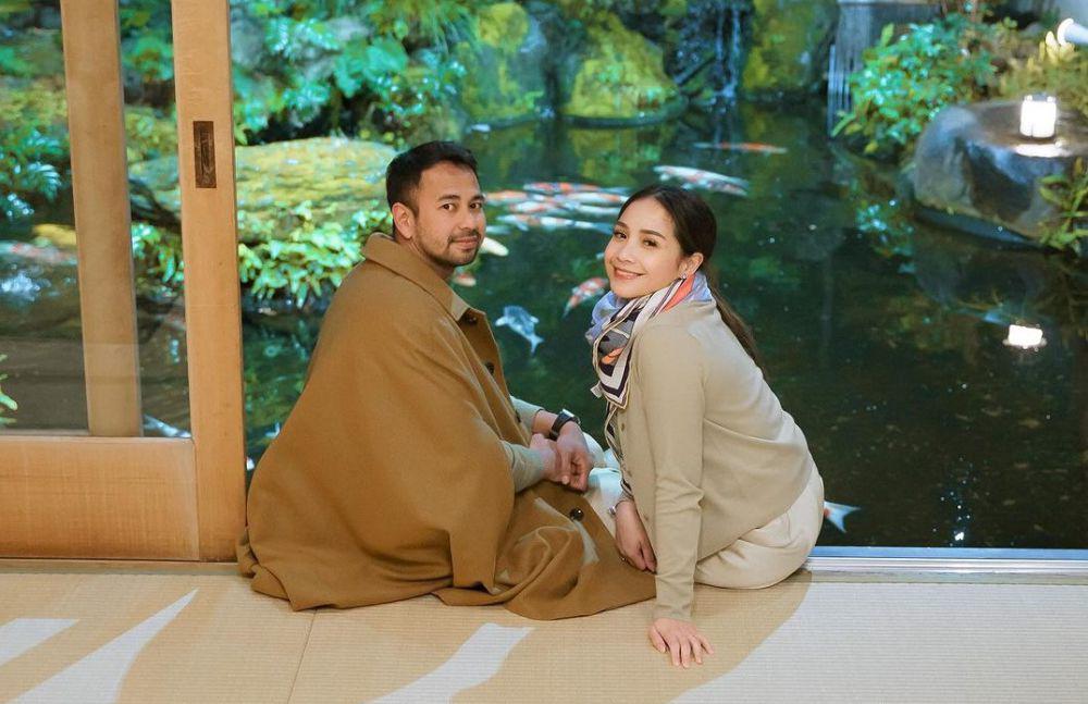 7 Potret Raffi dan Nagita Pacaran di Jepang, Lihat Ikan Koi Hibernasi