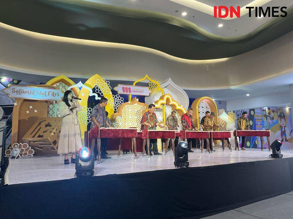 Penampilan musik kolintang di grand opening Unimas District. (IDN Times/Nena Zakiah)