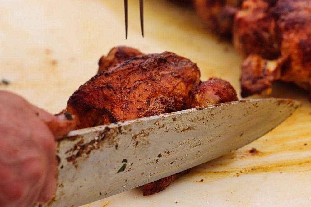 Potret memotong ayam