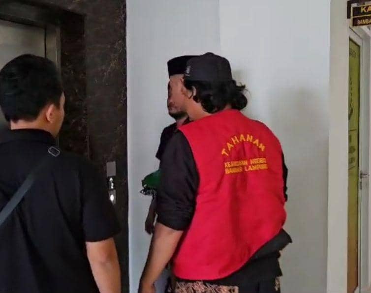 Penangkapan dan penjemputan terpidana korupsi Alex Jayadi. (Dok. Kejari Bandar Lampung).