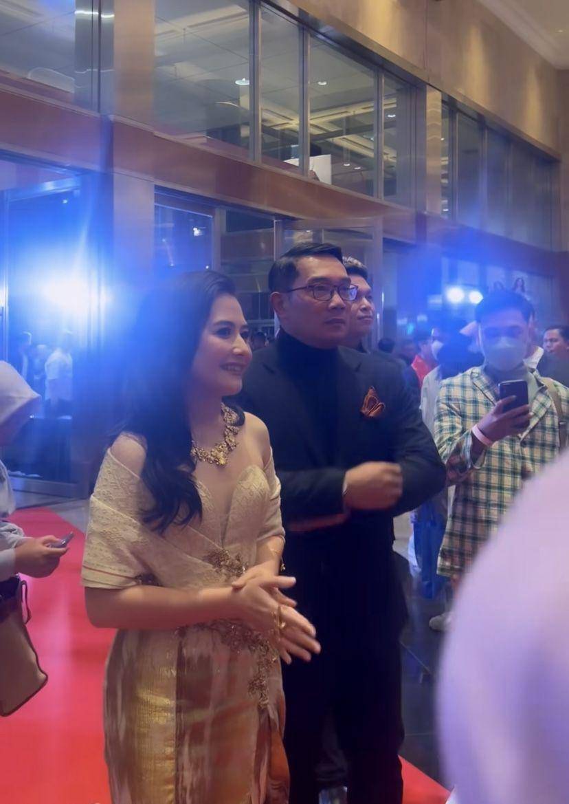 potret Prilly Latuconsina jadi juri di malam final Puteri Indonesia 2024 (Instagram.com/prillylatuconsina96)