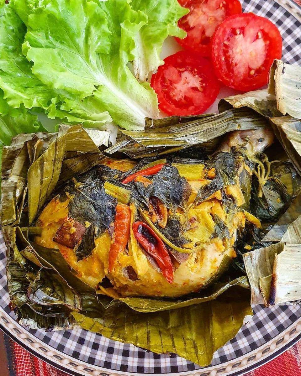 Pepes ayam (instagram.com/yscooking)