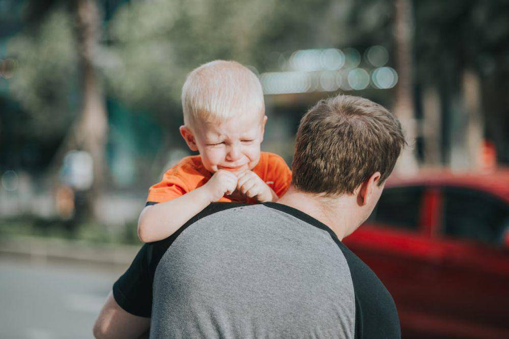 Menenangkan anak tantrum di tempat umum (Pexels.com/Phil Nguyen)