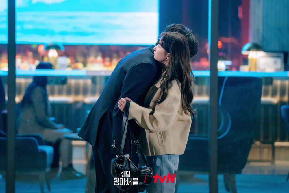 8 Tanda Lee Ji Han Sudah Menyukai Na A Jung di Wedding Impossible