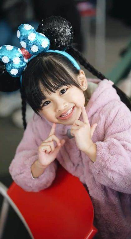 potret cipung dan sepupu di Tokyo Disneyland (instagram.com/ritchieismail)
