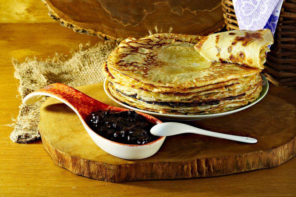 ilustrasi pancake isi selai (pixabay.com/AlexandrErin)