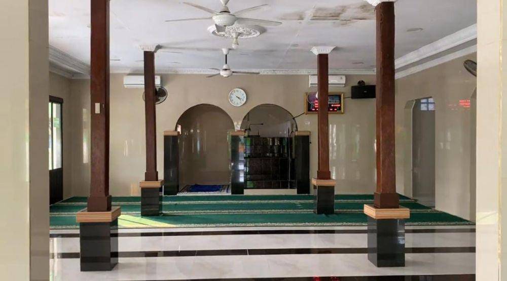 Empat pilar bangunan awal Masjid Al Barokah Kemuning (IDN Times/ Sherlina Purnamasari)