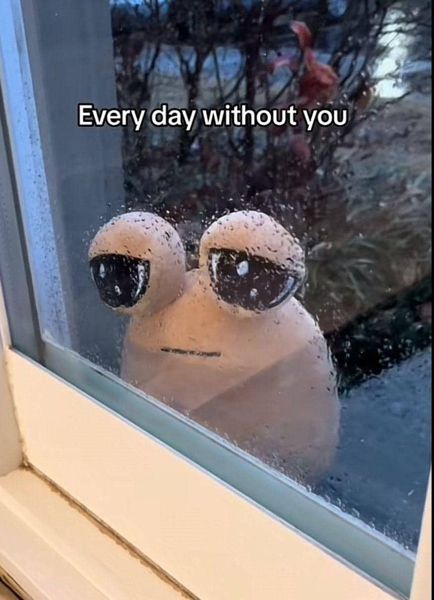 potret kocak boneka pou sedih (tiktok.com/pousjourneyyy)