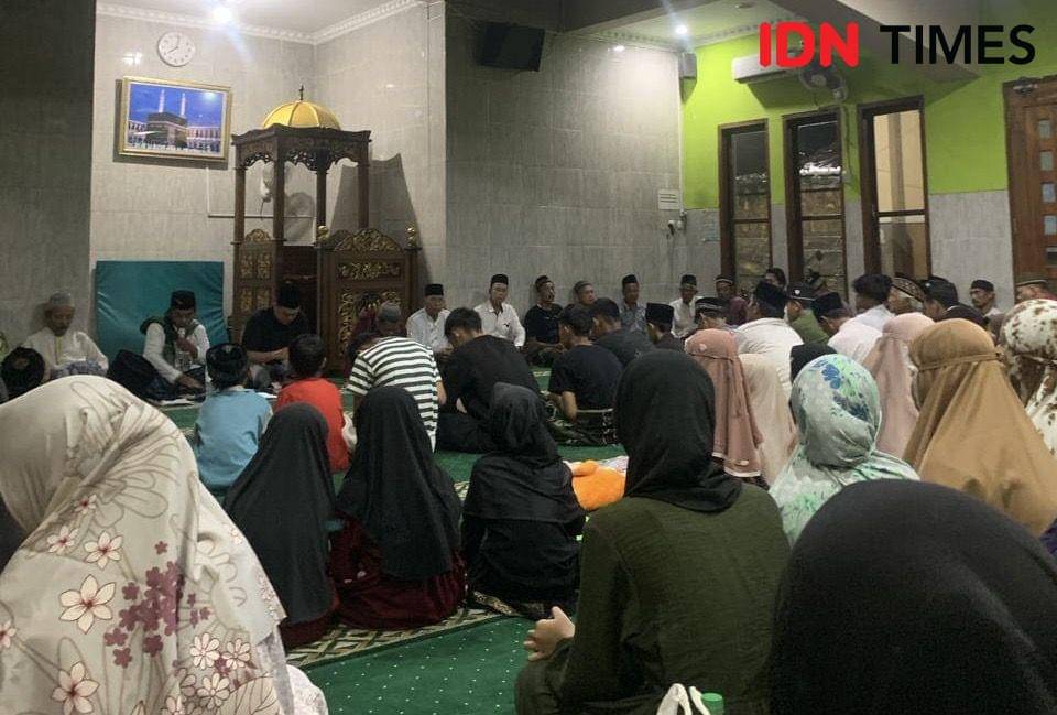 Punggahan di Dusun Candimas Sabtu malam (9/3/2024). (IDN Times/Rohmah Mustaurida)