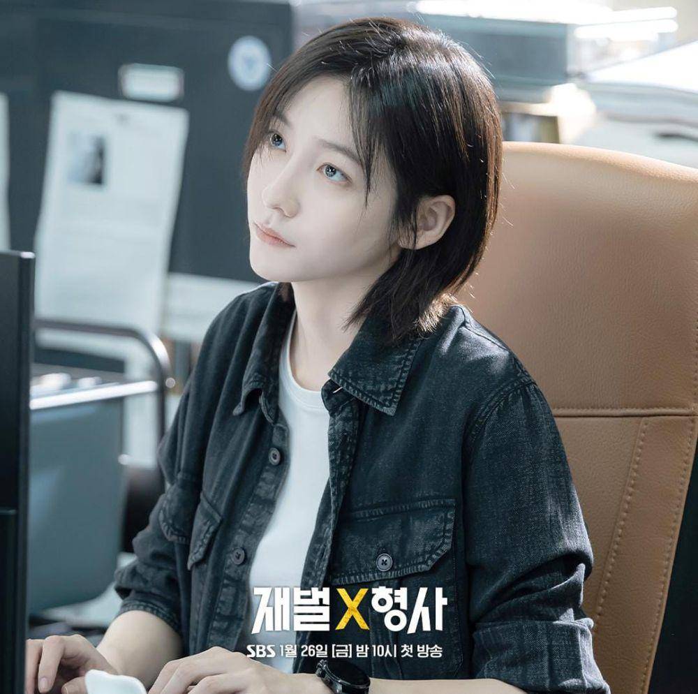 Park Ji Hyun di drama Flex X Cop (instagram.com/sbsdrama.official)