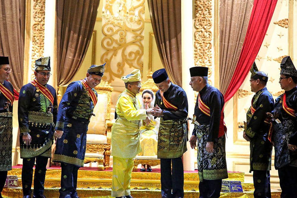 Tengku Irvan Bahran Bin Tengku Muhammad Anwar Bin Tengku Long Mustafa Ibni Sultan Ma’moer Perkasa Alamsyah resmi diangkat menjadi Yang Dipertuan Besar Sultan Kotapinang. (Dok. IDN Times)