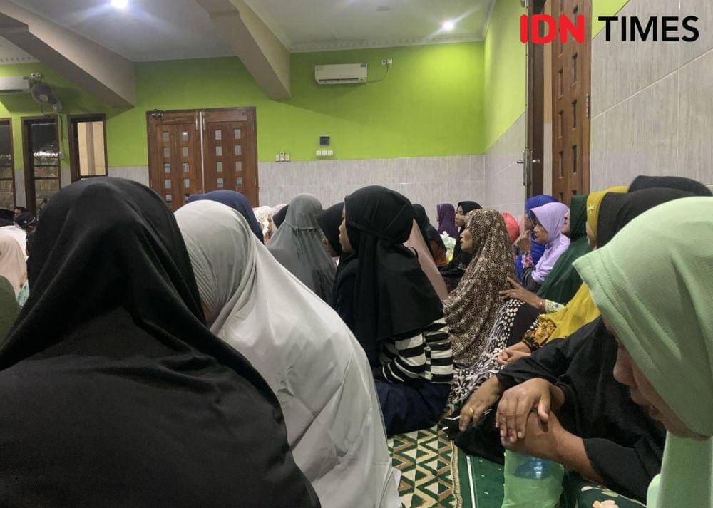 Punggahan di Dusun Candimas Sabtu malam (9/3/2024). (IDN Times/Rohmah Mustaurida)