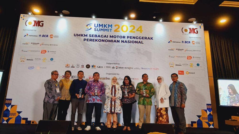 Dukung Pelaku Usaha, Pos Indonesia Raih Penghargaan Mitra UMKM Bidang Logistik