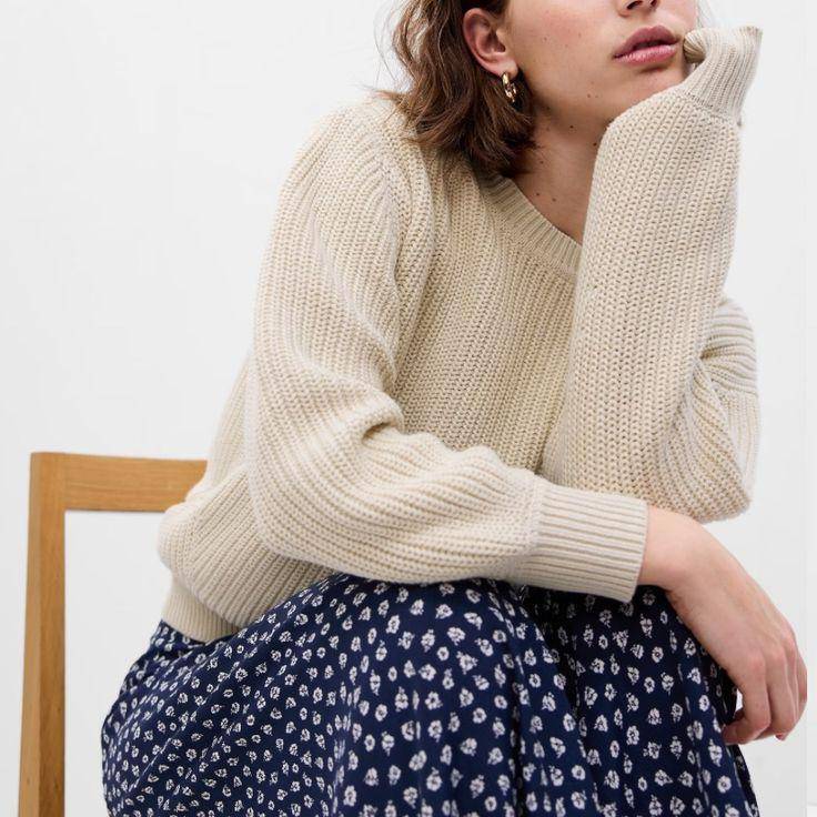 Sweater atau crewneck (Pinterest.com/Poshmark)