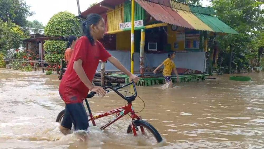 Ratusan warga di Balerejo Madiun mengungsi ketempat yang lebih aman. IDN Times/ Riyanto