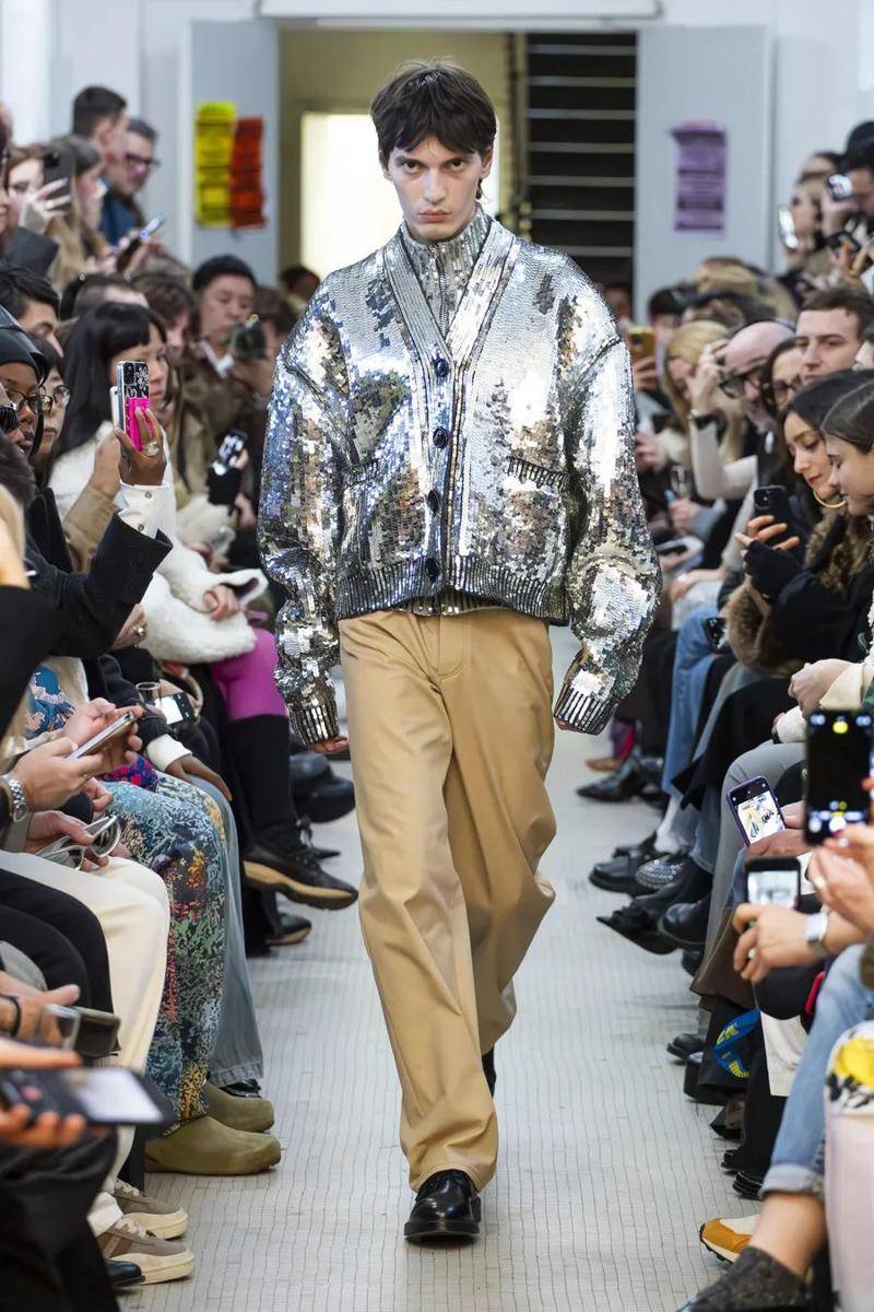 Meryll Rogge F/W '24 di Paris Fashion Week 2024 (instagram.com/eriveltonhoskenstylist)