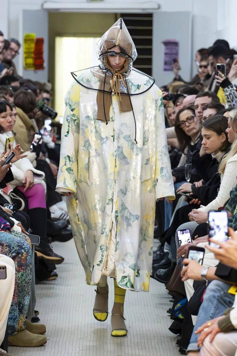 Meryll Rogge F/W '24 di Paris Fashion Week 2024 (instagram.com/eriveltonhoskenstylist)