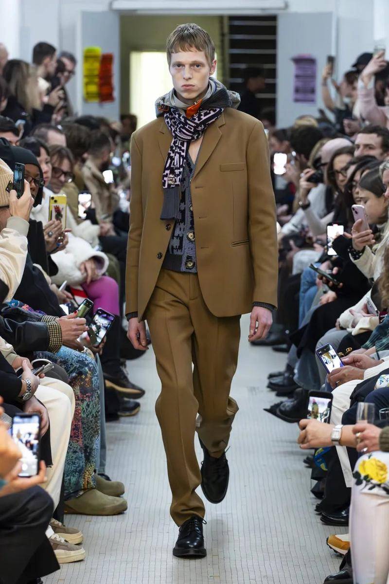 Meryll Rogge F/W '24 di Paris Fashion Week 2024 (instagram.com/meryllrogge)