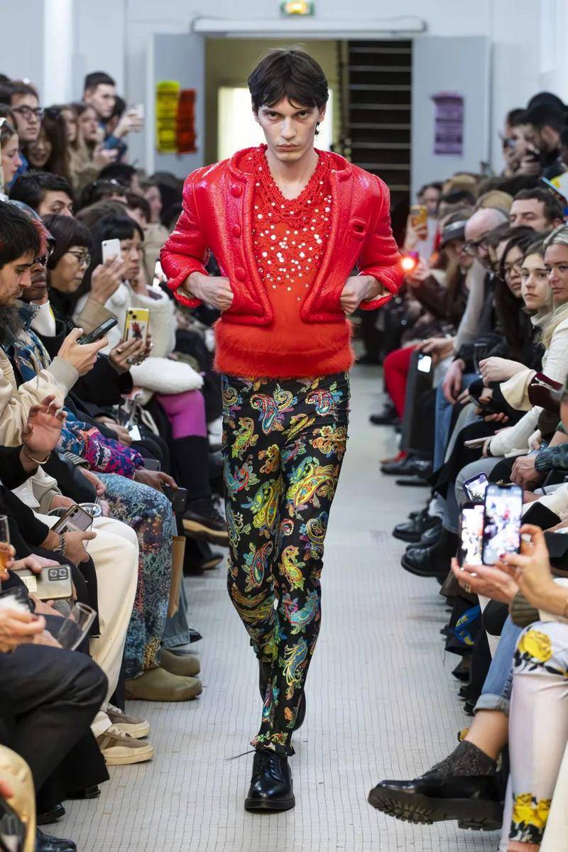Meryll Rogge F/W '24 di Paris Fashion Week 2024 (instagram.com/eriveltonhoskenstylist)