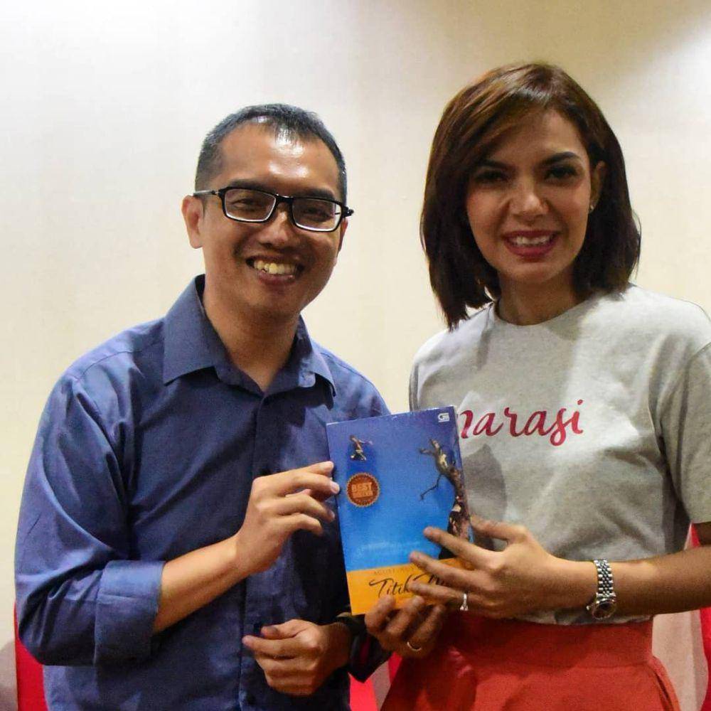 Agustinus Wibowo, penulis novel Titik Nol, bersama Najwa Shihab (instagram.com/agustinusjourney)