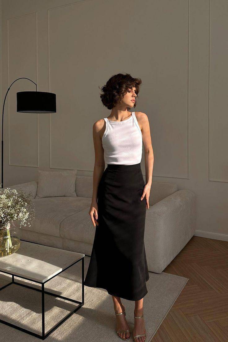 Midi skirt untuk capsule wardrobe (Pinterest.com/Post Meridiem)