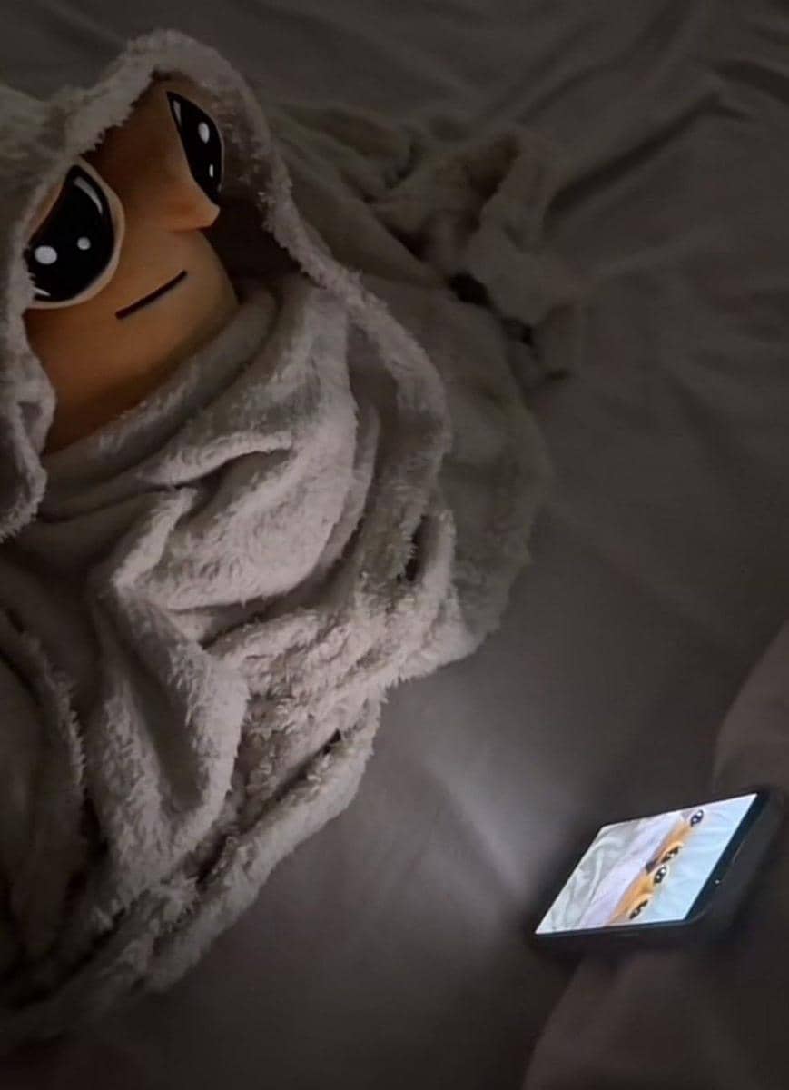 potret kocak boneka pou sedih (tiktok.com/poutristeofficial)