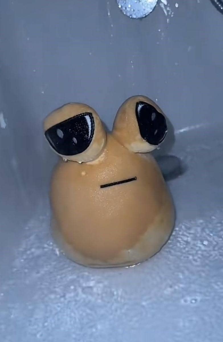 potret kocak boneka pou sedih (tiktok.com/drewzx11)