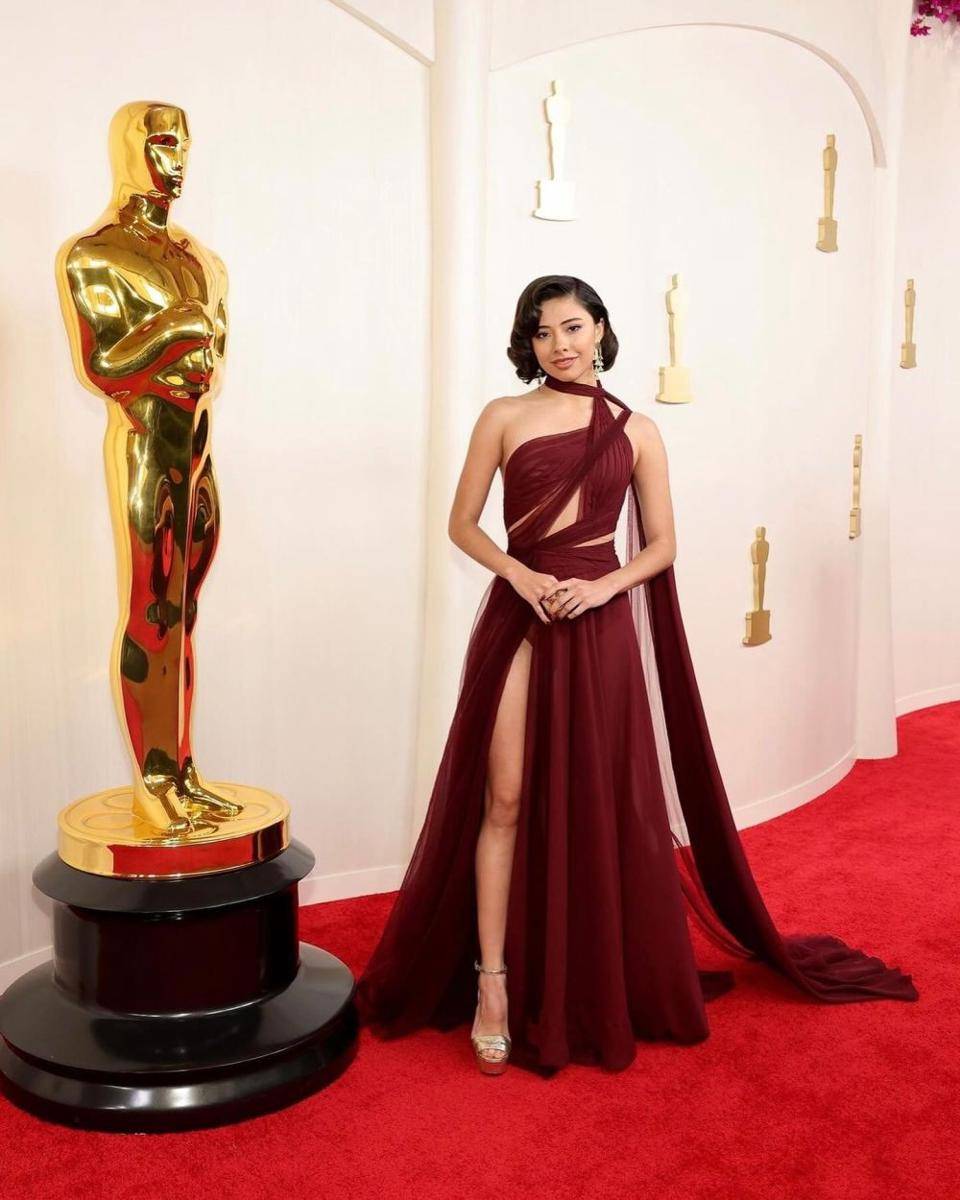 Gaya Seleb di Oscar Red Carpet 2024 (instagram.com/_xochitl.gomez)