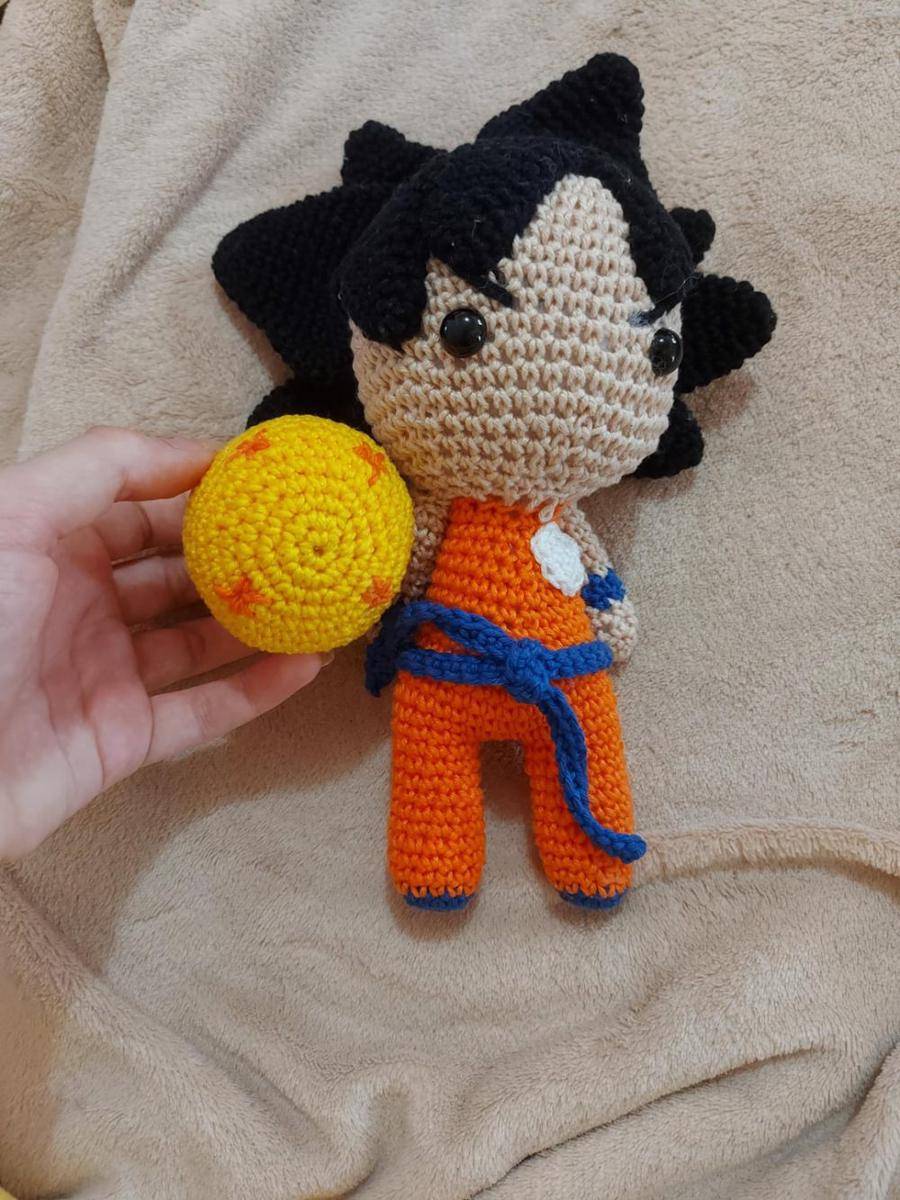 potret rajutan tangan bertema Goku (reddit.com/user/bearoqueiro)