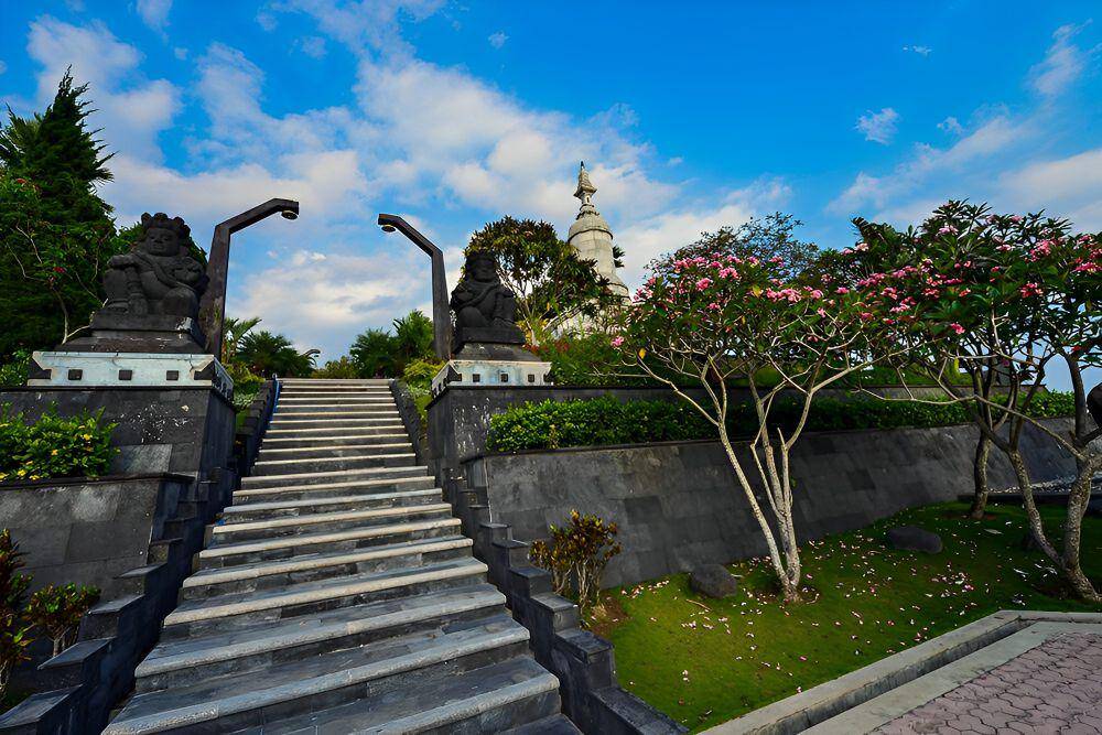 Vihara Bodhigiri, Wlingi-Blitar (google.com/maps/BODHIGIRI BALEREJO)